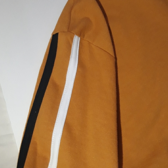 Crop Top Hoodie - Picture 2 of 4